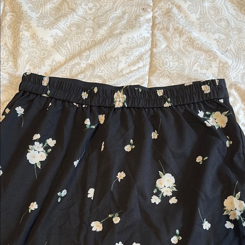 Black floral skirt - Picture 3 of 5